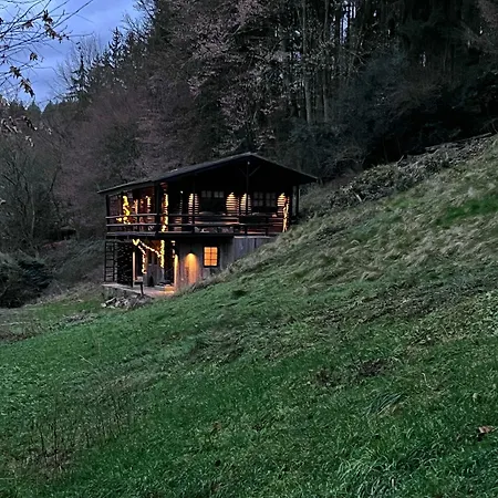 Holiday home Fireplace And Modern Amenities