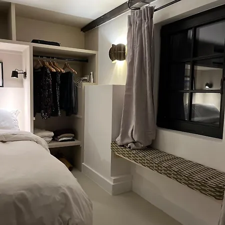 Holiday home Fireplace And Modern Amenities *