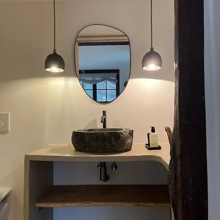 Holiday home Fireplace And Modern Amenities