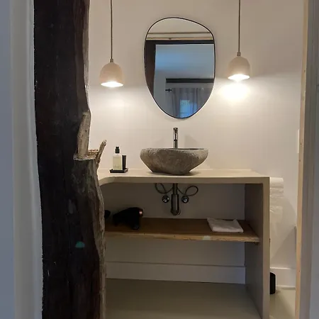 Holiday home Fireplace And Modern Amenities